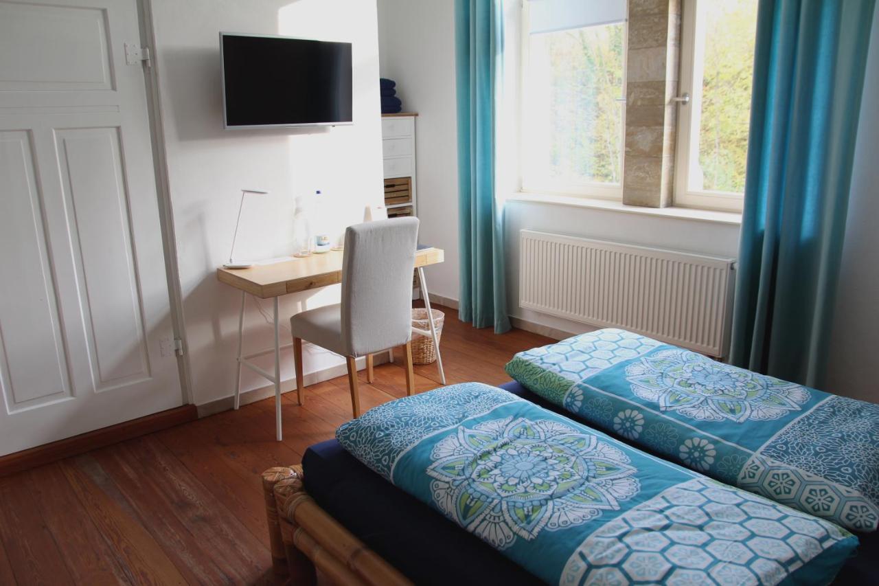 Im Bahnhof - Gaestezimmer - Weikersheim Bagian luar foto